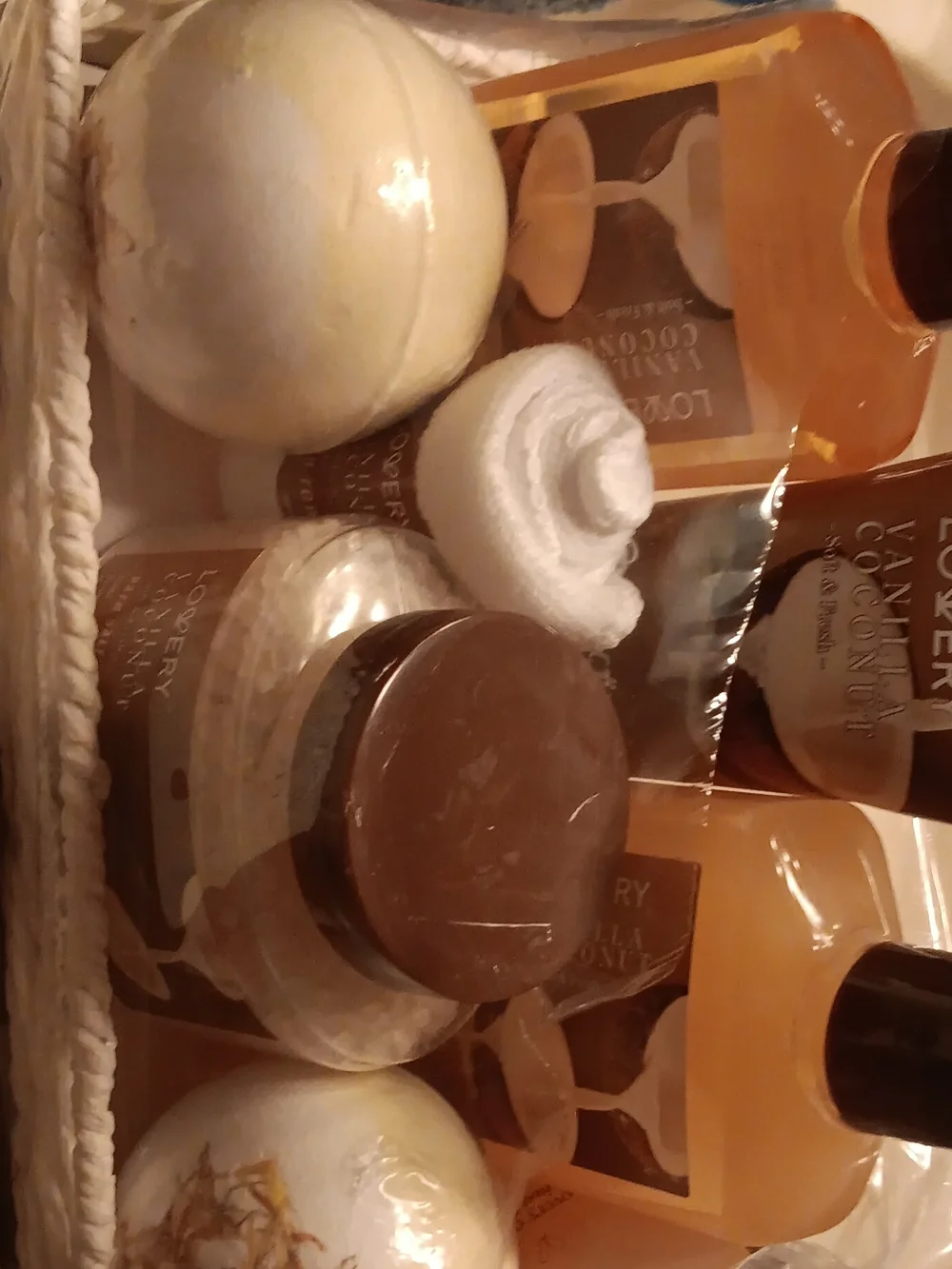 Luxury White Bath & Body Gift Set - Spa Coconut Scent